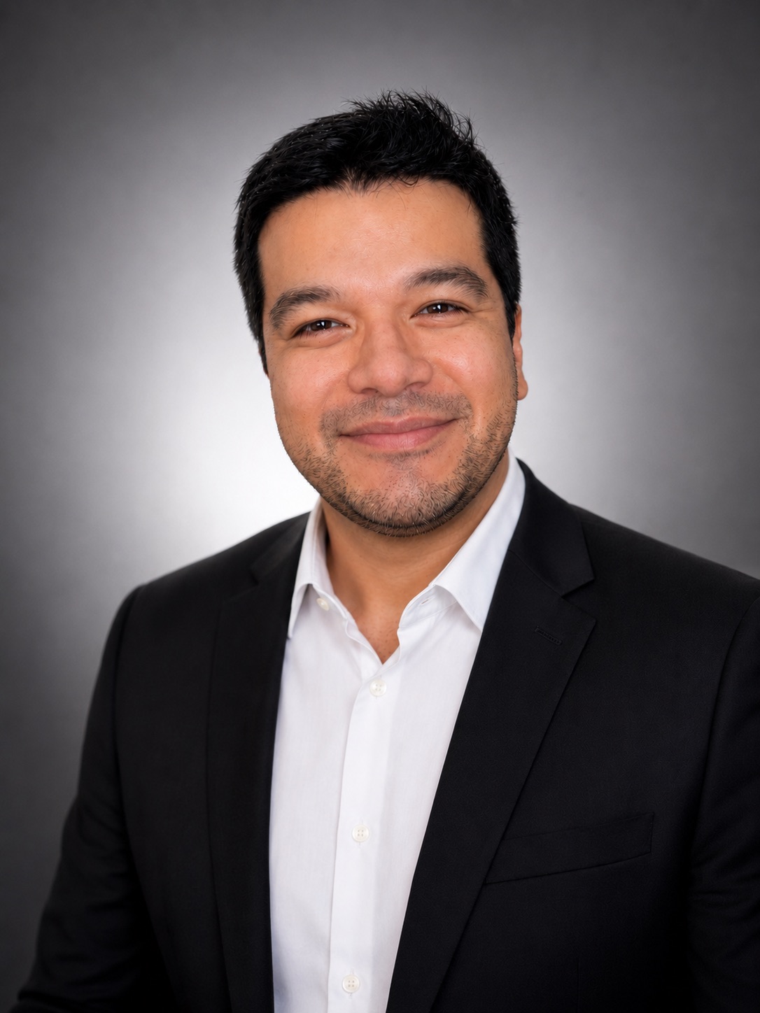 Ivan Mora, best real estate agent Davie FL — Mora Realty Davie licensed Florida agent headshot